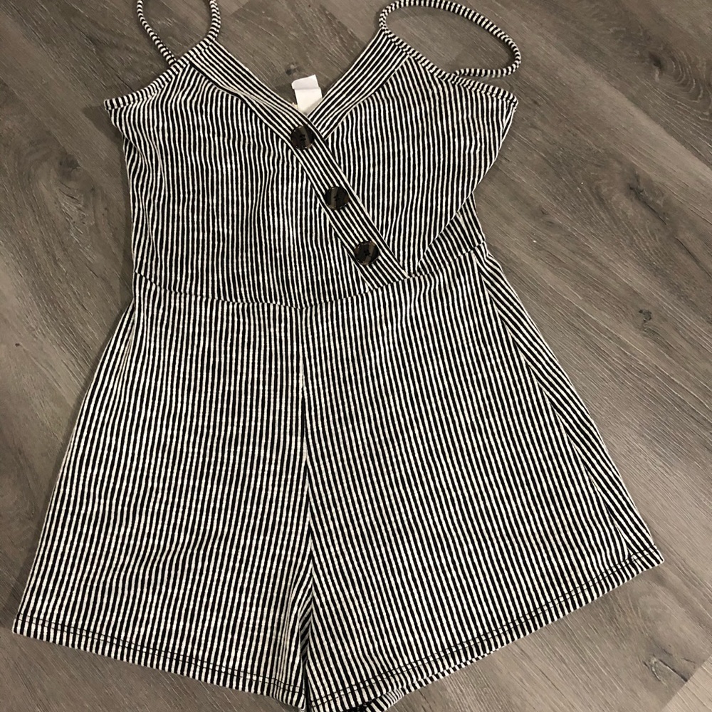 🌪Caution To The Wind striped ROMPER